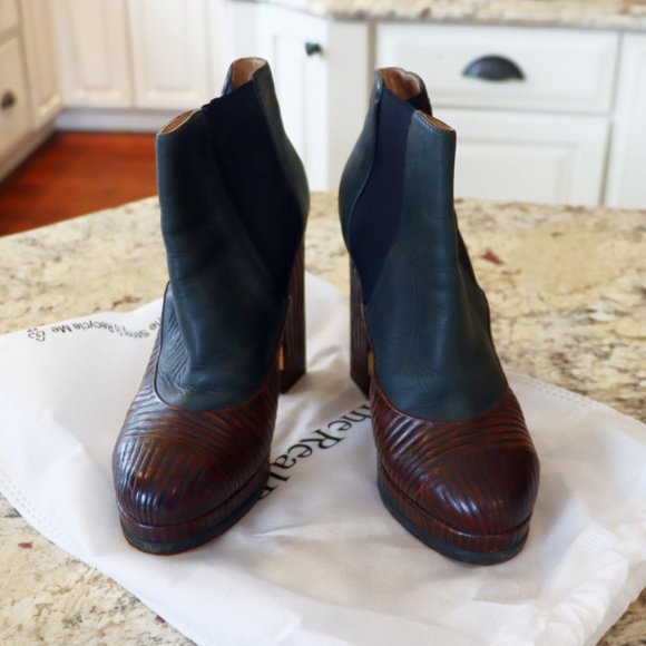 CHANEL Interlocking CC Logo Leather Chelsea Platform Boots - Picture 3 of 8